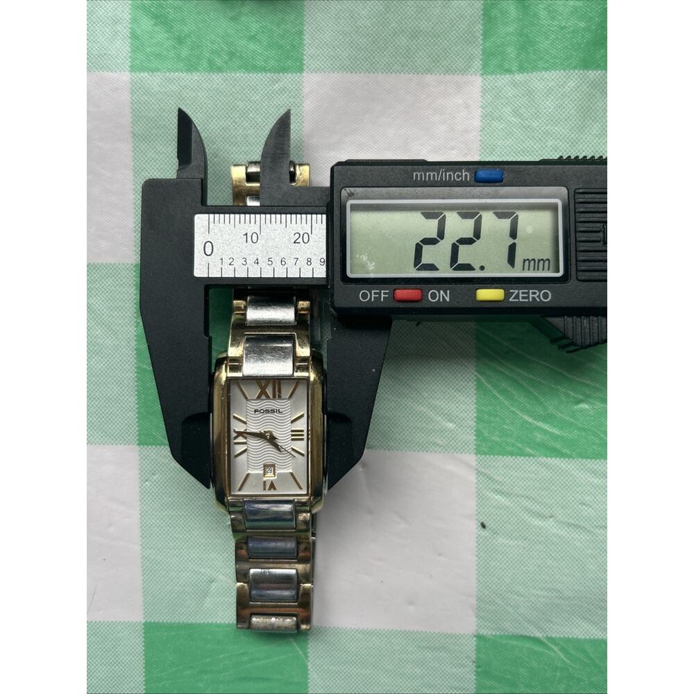 Fossil Two Tone Women’s Quartz Watch (Does Not Work) - Picture 7 of 7